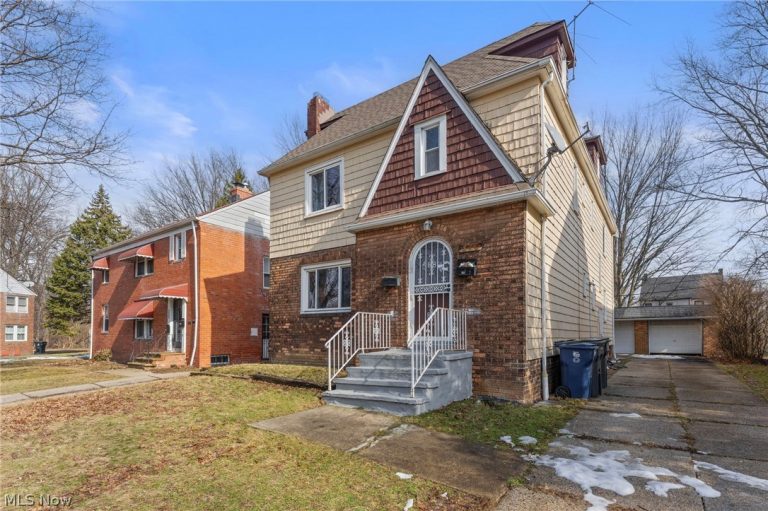 876 Eloise Drive, Cleveland Heights, OH - Photo 2
