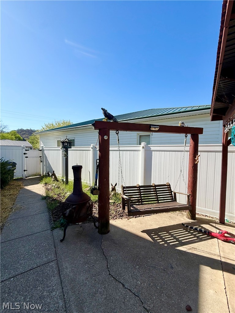 609 Riverside Drive, St Marys, WV - Photo 3
