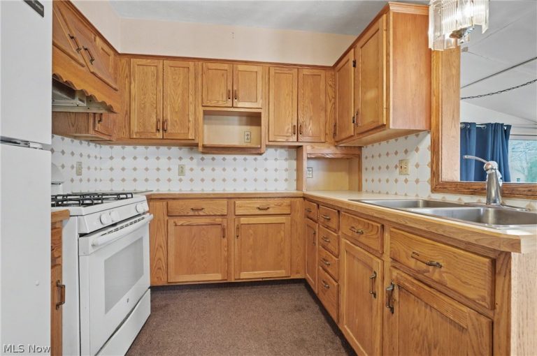 1852 Fairview Court, Salem, OH - Photo 3