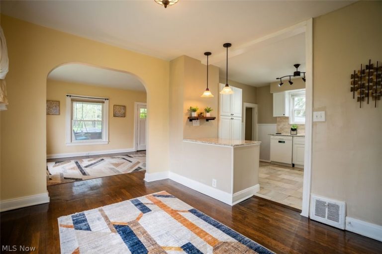 3390 Charles Street, Cuyahoga Falls, OH - Photo 6