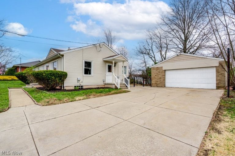 545 Hillman Road, Akron, OH - Photo 3