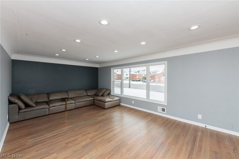 2539 Warrensville Center Road #Down, University Heights, OH - Photo 4