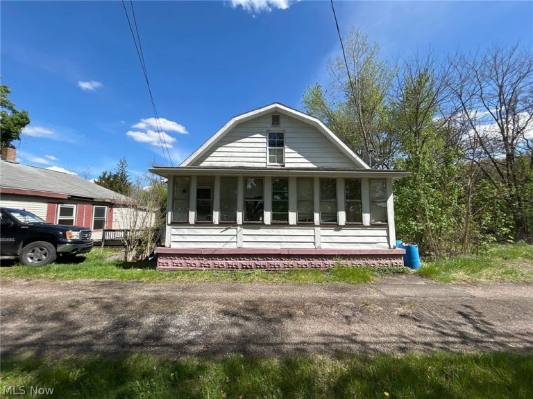 119 Belle Alley, Uhrichsville, OH - Photo 2