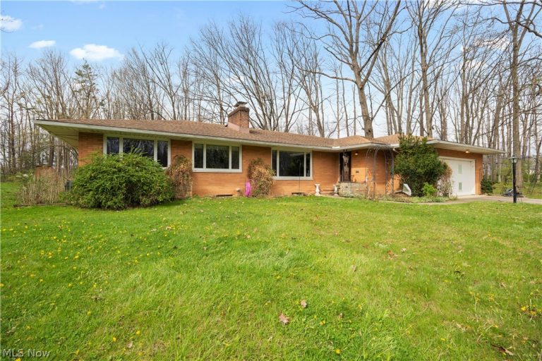 7564 Winding Way, Brecksville, OH - Photo 2