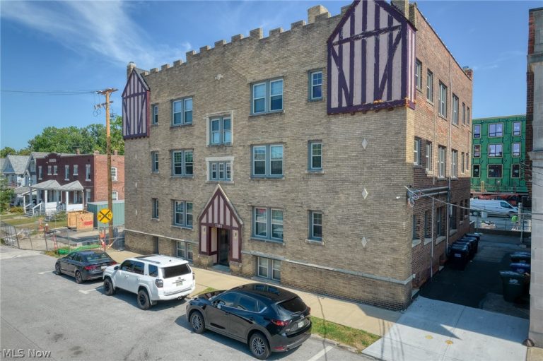 1385 Cranford Avenue #11, Lakewood, OH - Photo 2