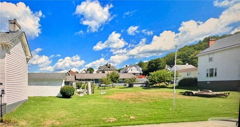 165 9th Street, Wellsburg, WV - Photo 2