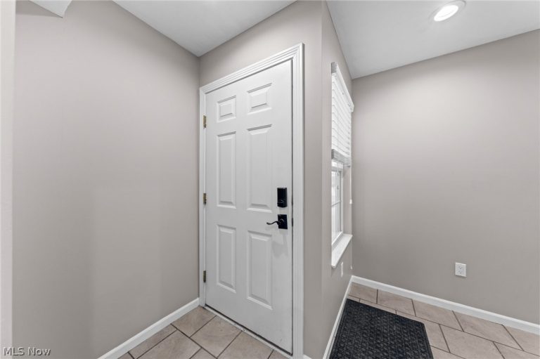 6755 Quarrystone Lane, Middleburg Heights, OH - Photo 8