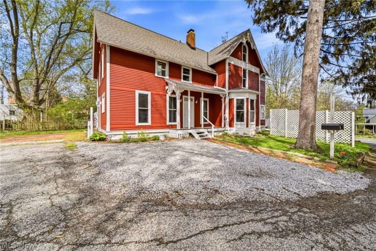 214 Hambden Street, Chardon, OH - Photo 5