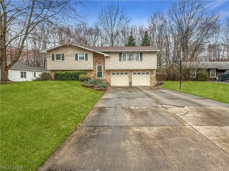 284 Old Oak Drive, Cortland, OH - Photo 3