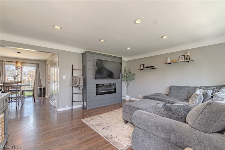 13462 Harper Road, Strongsville, OH - Photo 3