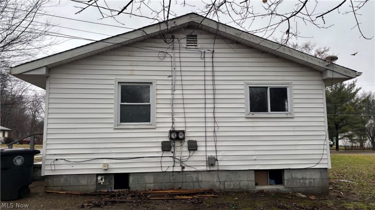 1212 Derbydale Road, Akron, OH - Photo 2