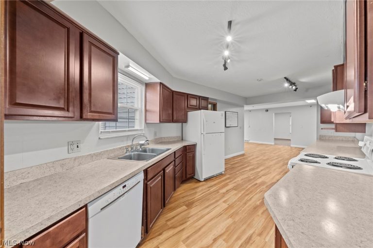 1653 Southbend Drive, Rocky River, OH - Photo 5