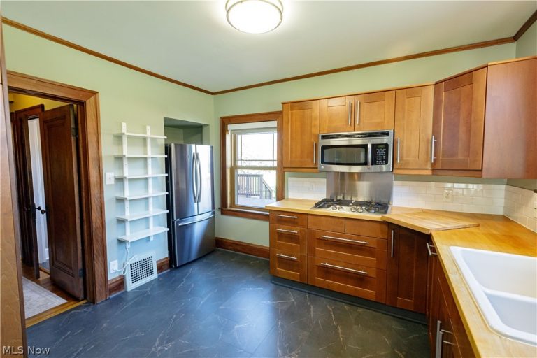 121 Wilson Avenue, Waynesburg, OH - Photo 6
