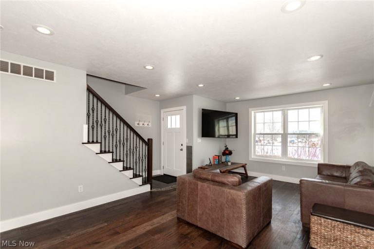 18919 Ravenna Road, Chagrin Falls, OH - Photo 3