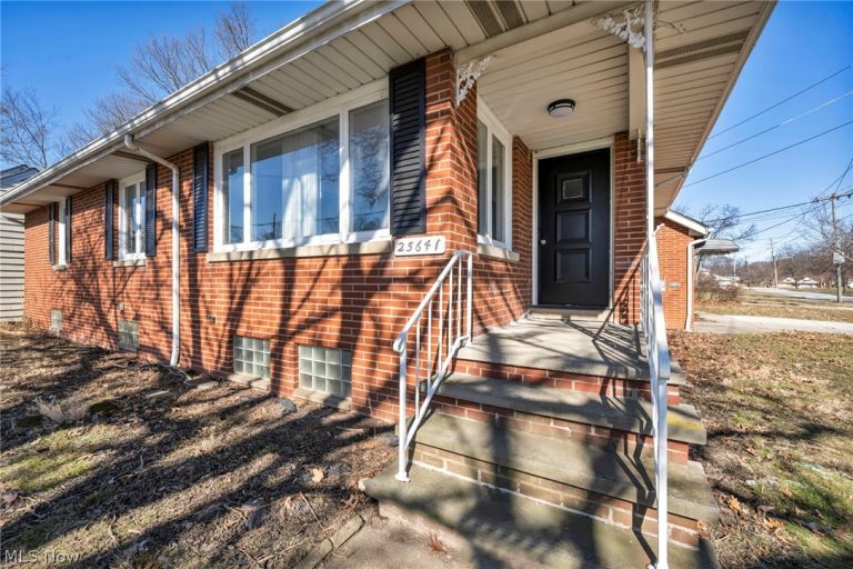 25641 Glenbrook Boulevard, Euclid, OH - Photo 4