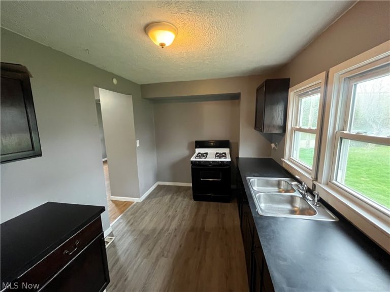 1270 Welsh Avenue, Akron, OH - Photo 6