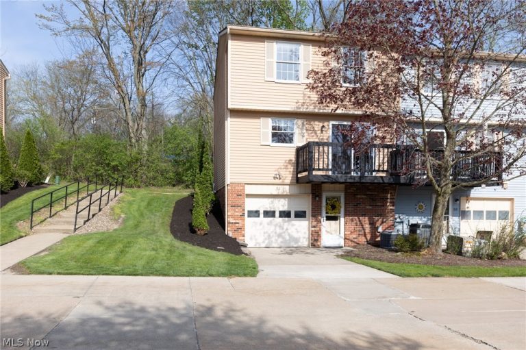 91 Quaker Ridge Drive, Akron, OH - Photo 2