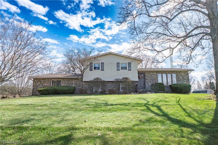 3878 Sprucehaven Street, Uniontown, OH, 44685