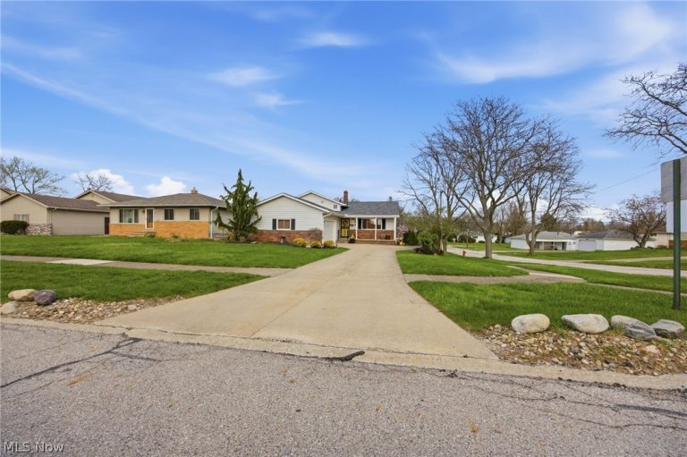 6033 Sweet Birch Drive, Bedford Heights, OH - Photo 3