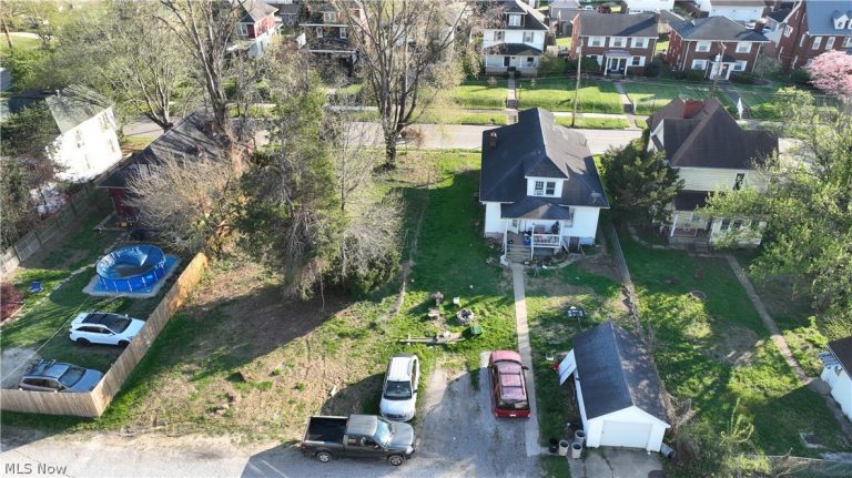 1319 16th Street, Parkersburg, WV - Photo 4