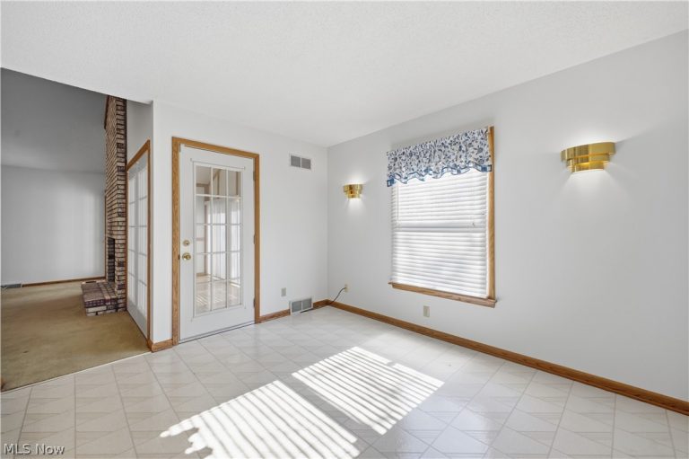 361 Hilltop Boulevard, Canfield, OH - Photo 8