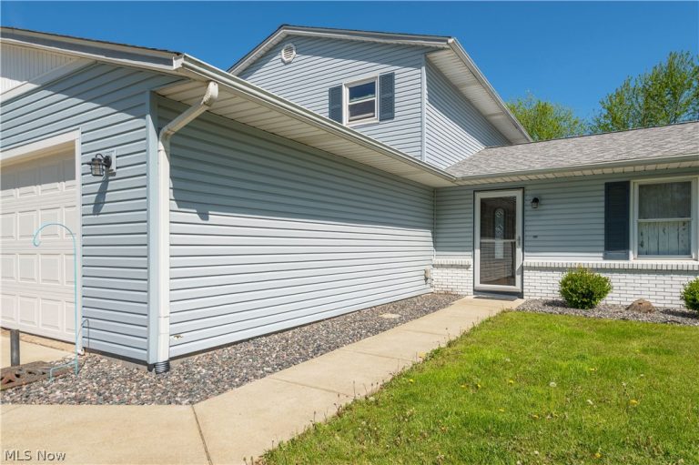 404 Oaknoll Drive, Amherst, OH - Photo 4