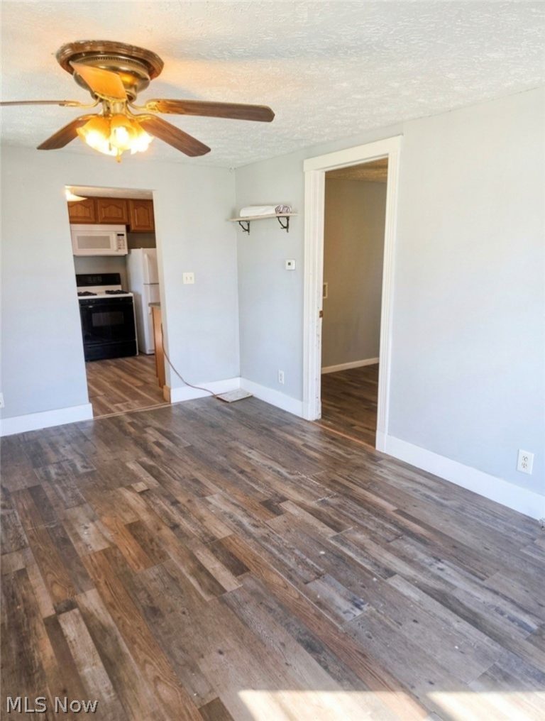 234 Oakwood Street, Elyria, OH - Photo 5