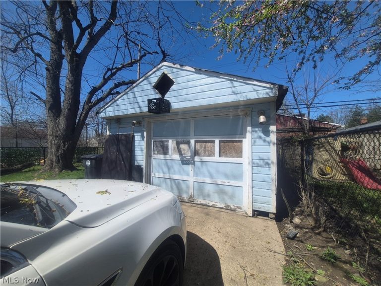 12600 Matherson Avenue, Cleveland, OH - Photo 3