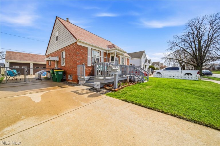 279 327th Street, Willowick, OH - Photo 3