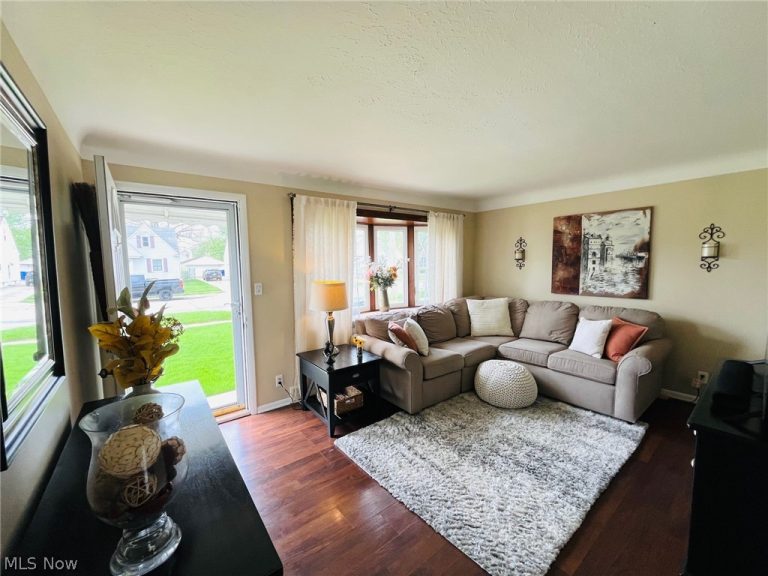 15546 Hummel Road, Brook Park, OH - Photo 4