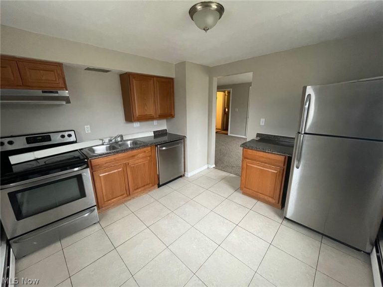 5029 Aravesta Avenue #4, Boardman, OH - Photo 4