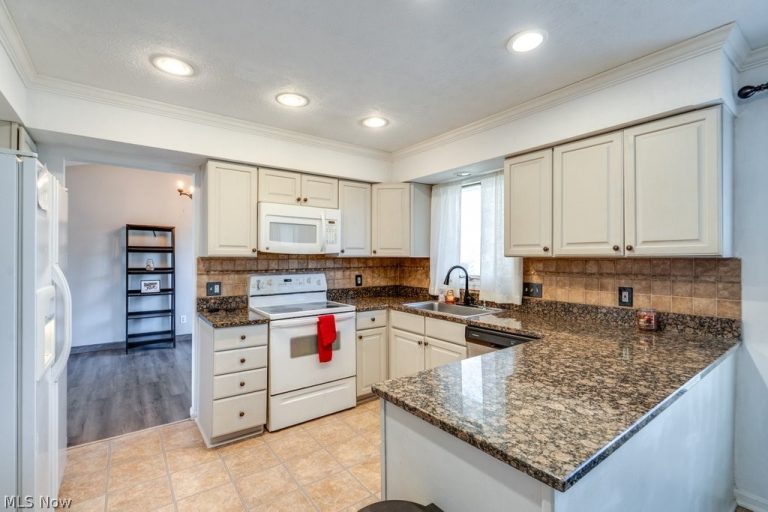 5880 Deepwood, Solon, OH - Photo 4