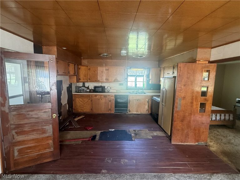 1001 Stadium Drive, St Marys, WV - Photo 3
