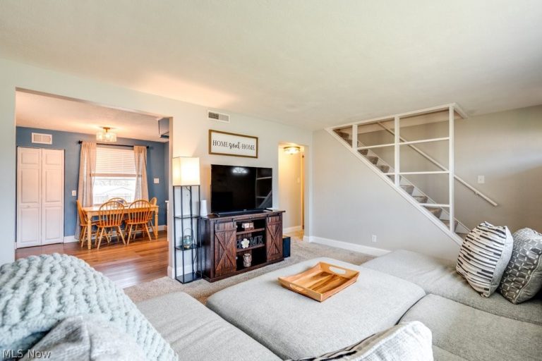 2331 Larchdale Drive, Cuyahoga Falls, OH - Photo 6