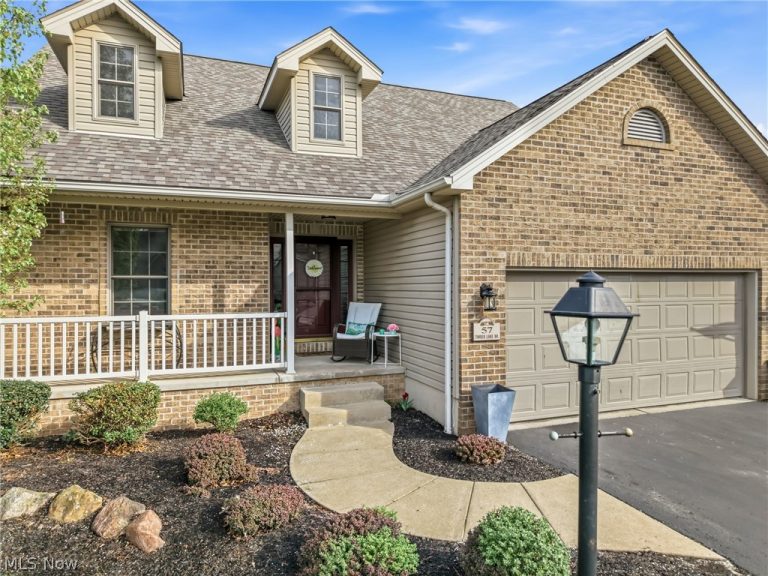 57 Timber Lake Drive, Hubbard, OH - Photo 2