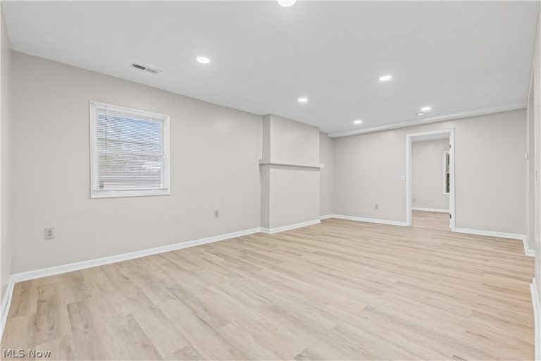 27182 Oriole Avenue, Euclid, OH - Photo 2