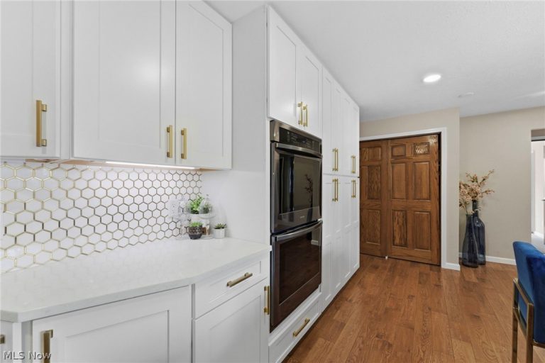 13876 Olde Orchard Road, Strongsville, OH - Photo 6