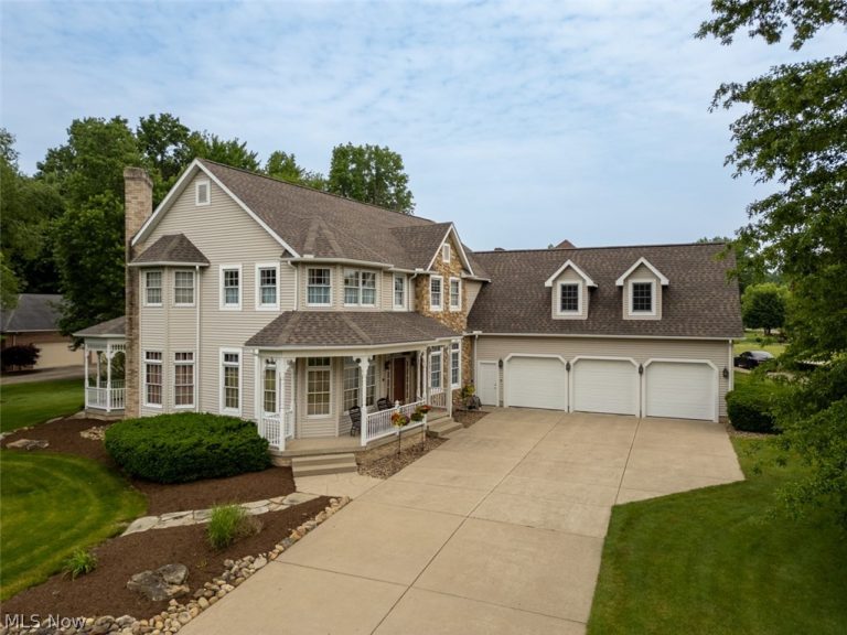 1015 Cambridge Court, Warren, OH - Photo 2