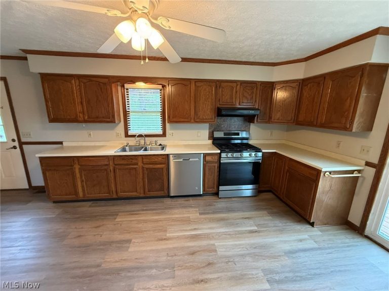 2286 Stonecreek Road, New Philadelphia, OH - Photo 6