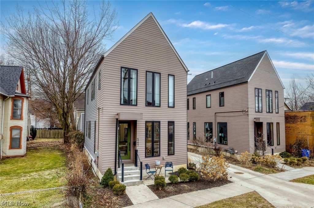 5217 Franklin Boulevard, Cleveland, OH