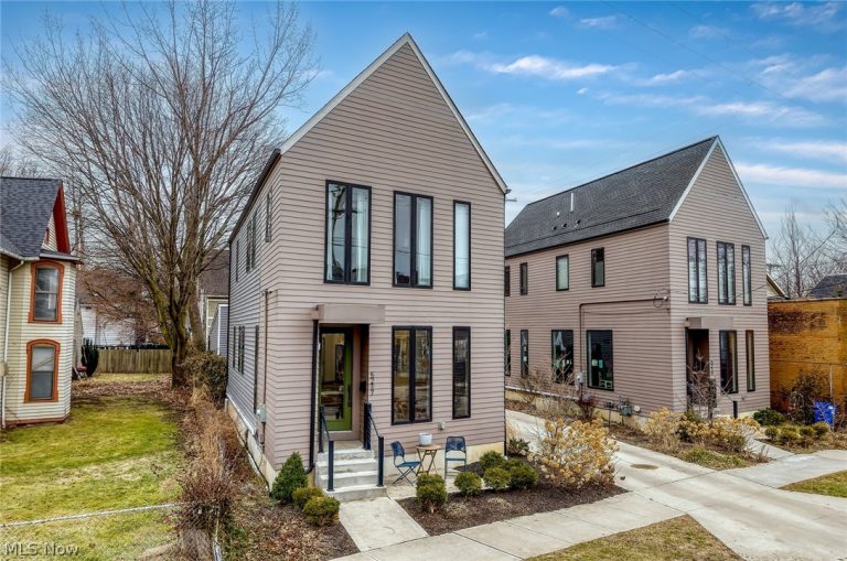 5217 Franklin Boulevard, Cleveland, OH, 44102