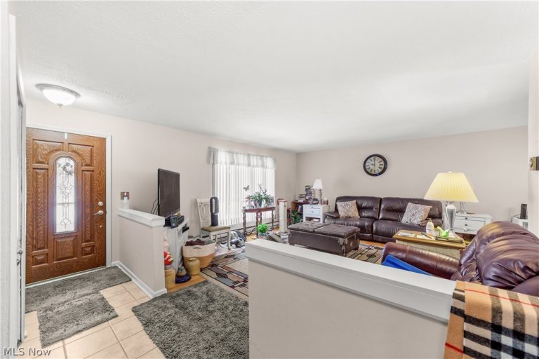 129 Hidden Tree Lane, Amherst, OH - Photo 3