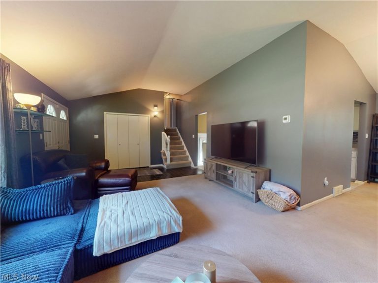 38280 Fox Run Drive, Solon, OH - Photo 4