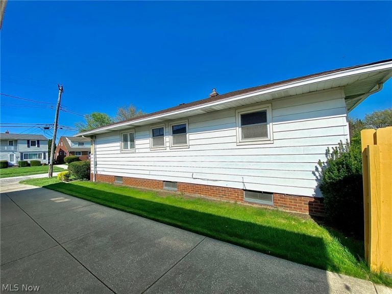 24350 Stephen Avenue, Euclid, OH - Photo 5