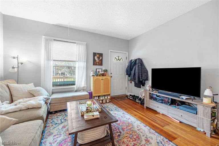 1281 Cook Avenue, Lakewood, OH - Photo 6