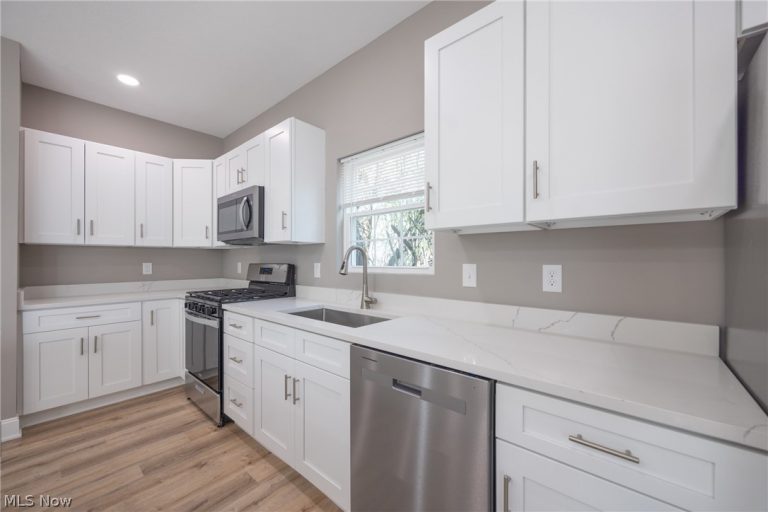 1738 298th Street, Wickliffe, OH - Photo 8