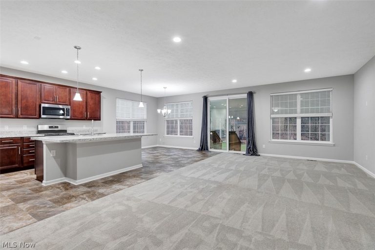 6584 Amber Way, North Ridgeville, OH - Photo 5