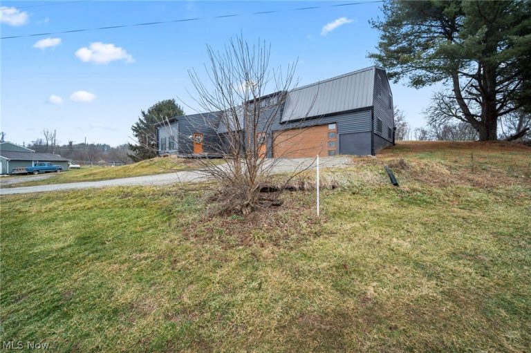 3805 Botson Lane, Cambridge, OH - Photo 5