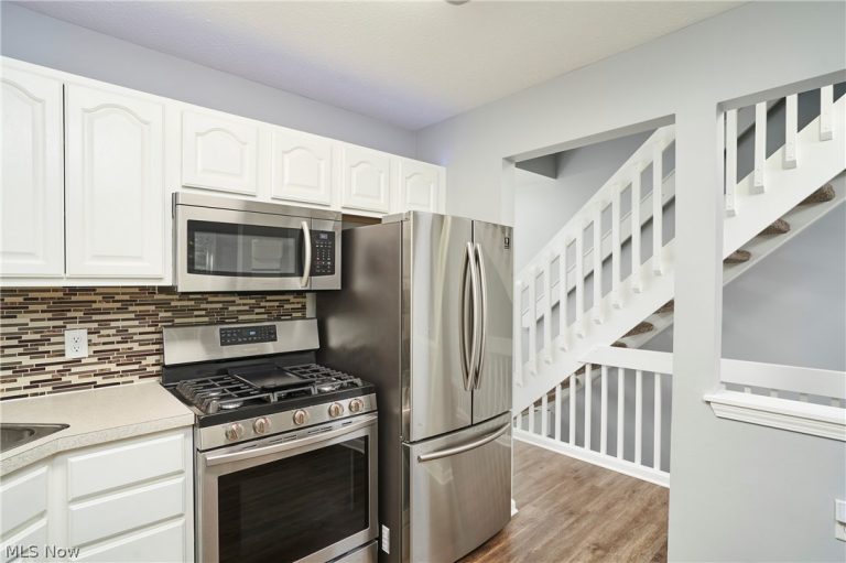 1329 Meadow Run, Copley, OH - Photo 4
