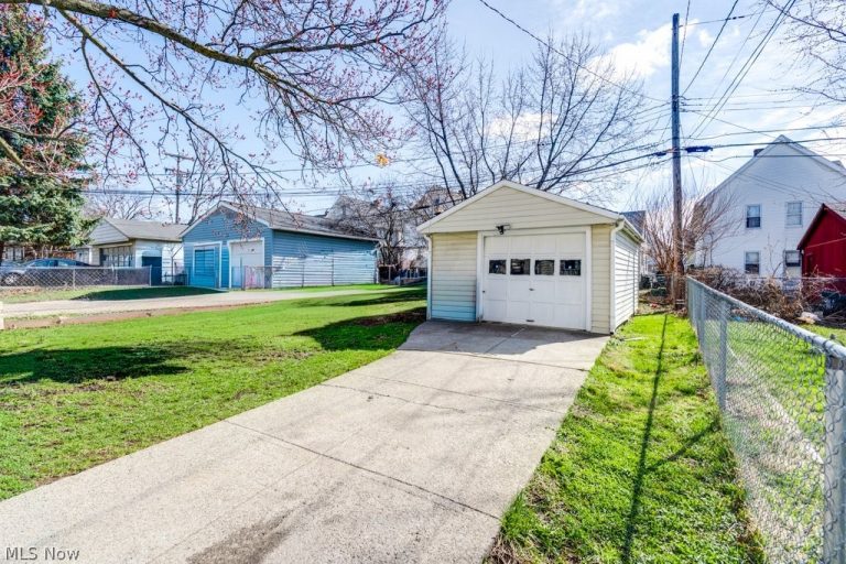 4691 Burleigh Road, Garfield Heights, OH - Photo 6